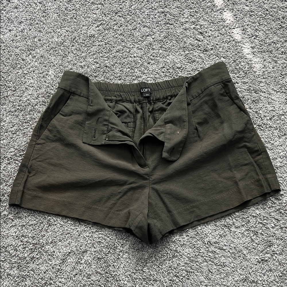 LOFT Women's Dark Green Shorts Button Front / Elastic Back Pockets - Size L - Picture 2 of 7